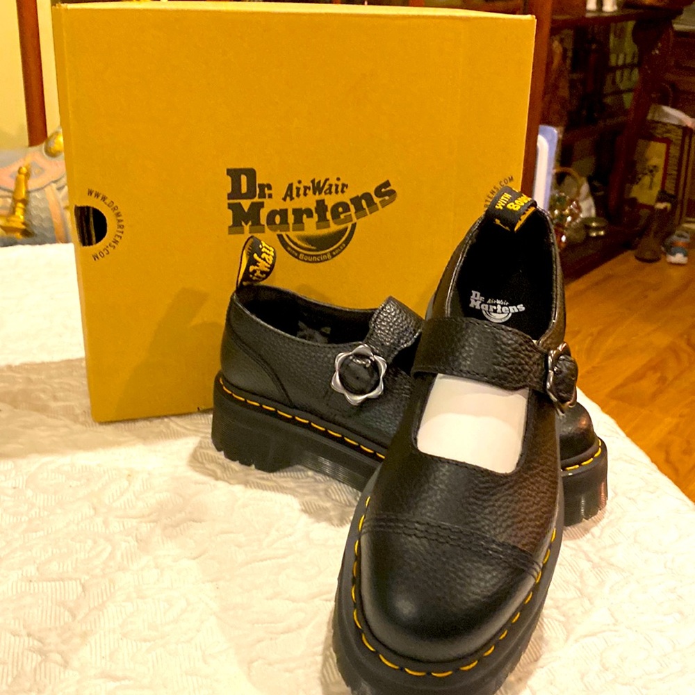 Dr. Martens NIB SZ 8 Adina flower black Mary Jane